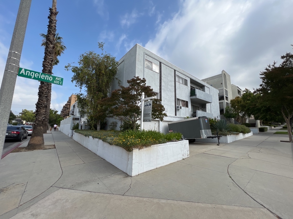 Primary Photo - 601 E Angeleno Ave