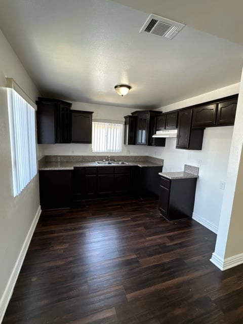 Building Photo - 10512-10514 S San Pedro St