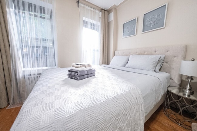 Foto del edificio - 328 E 74th St