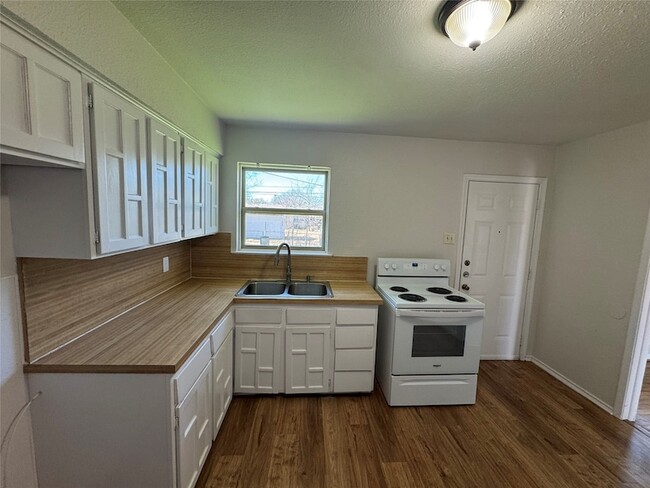 Building Photo - 3114 Healey Dr