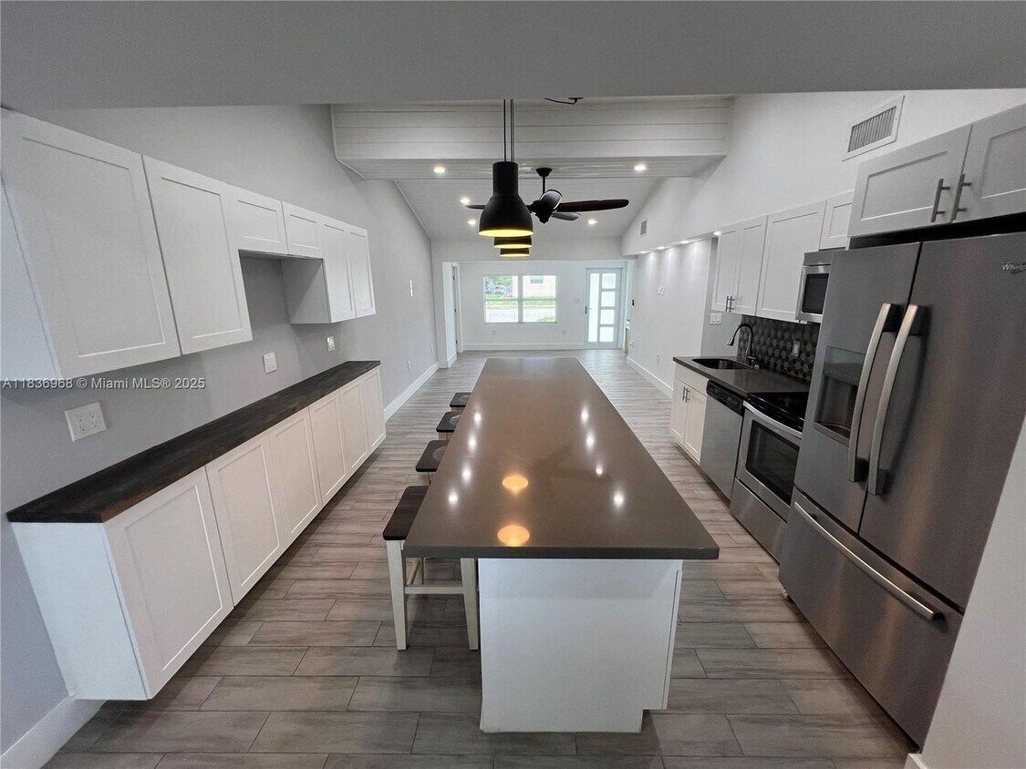 Foto principal - 2418 Taft St