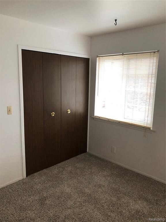 Building Photo - 25324 Shiawassee Cir
