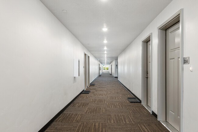 Pasillo del edificio de apartamentos - Station on 17th