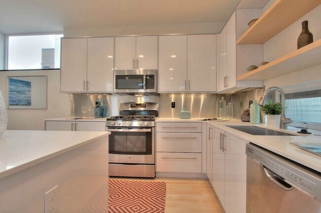 Foto del edificio - Gorgeous 4-star certified Ballard Town Hom...