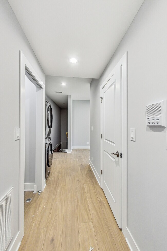 Foto del edificio - 4158 W Lake St