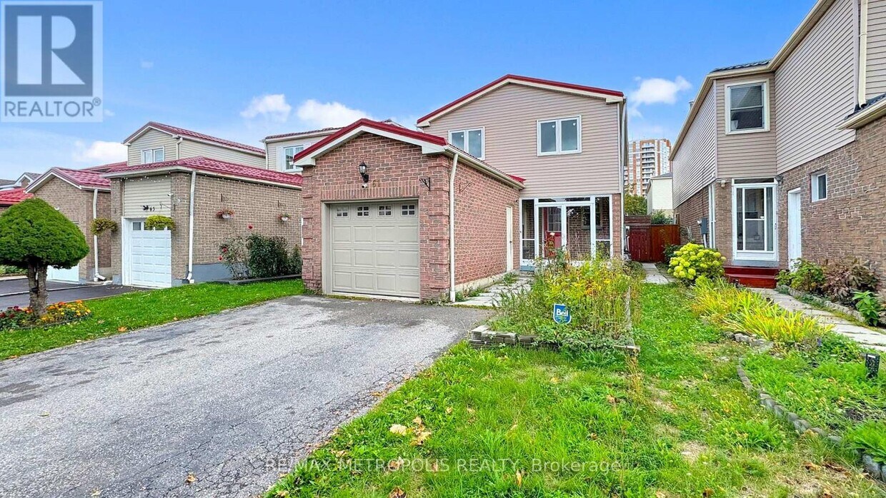 Primary Photo - 61 Horseshoe Crescent