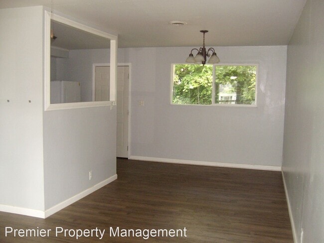 Building Photo - 3 br, 1 bath House - 10 King Drive