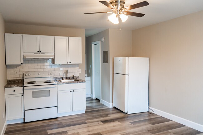 Foto del edificio - 2311 Holbrook Dr