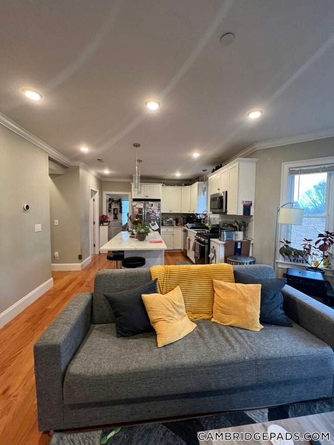 Building Photo - 116-118 Holland St.