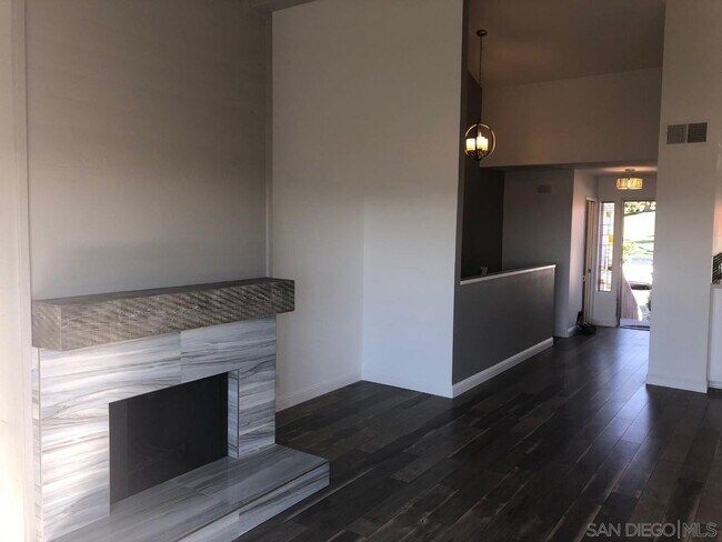 Building Photo - 917 Caminito Estrada