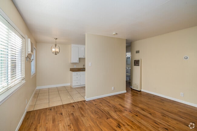 1BR, 1BA - 550SF - Dining Room / Living Room - Birchwood Meadows