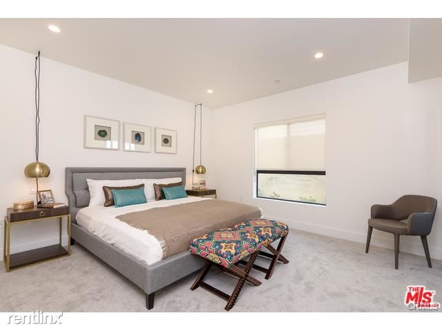 Foto del edificio - 2250 Fox Hills Dr