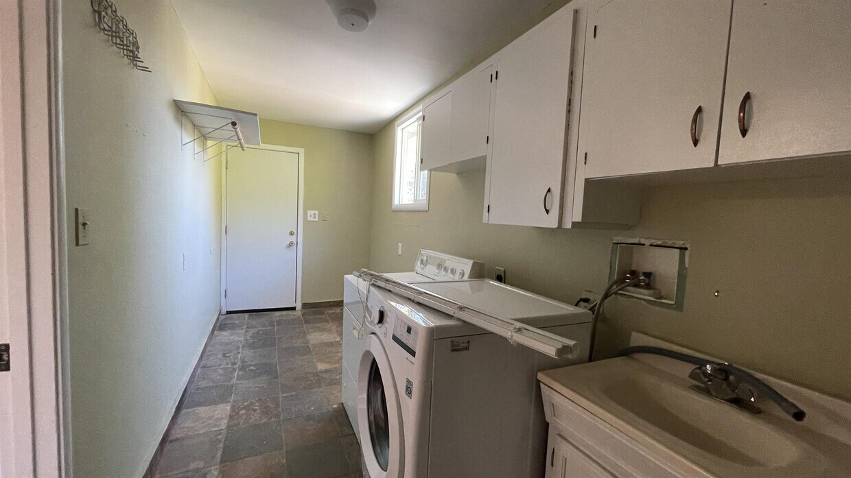 Primary Photo - 2436 Holland St