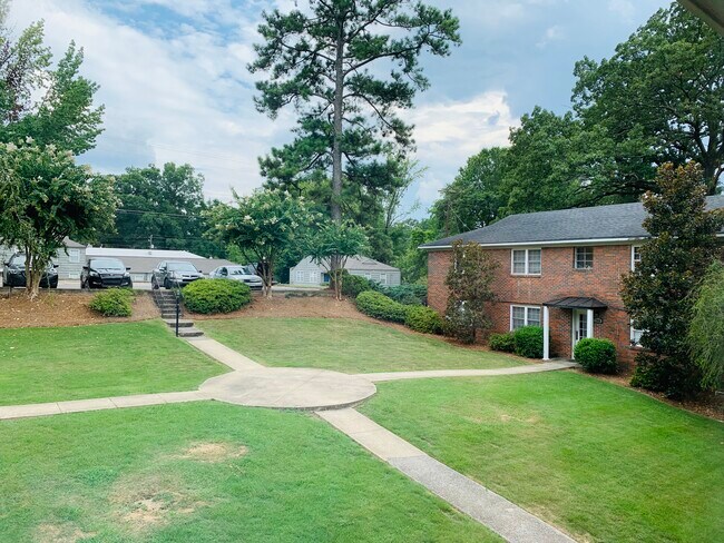 View (front courtyard) - 1902 Courtney Dr