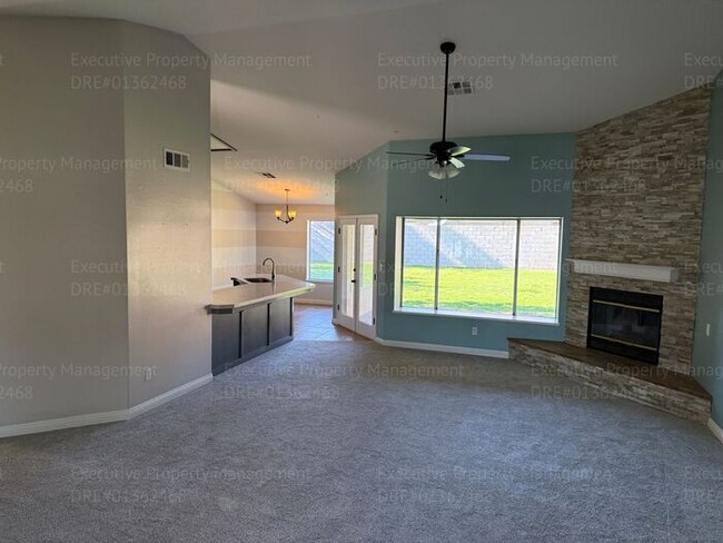 Foto del edificio - 3 bedroom/ 2 bathroom