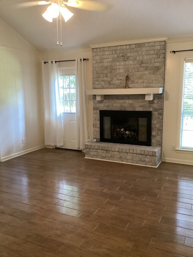 Foto del edificio - Three bedroom, Two Bathroom Single Family Home for Rent in Wilmington Park!