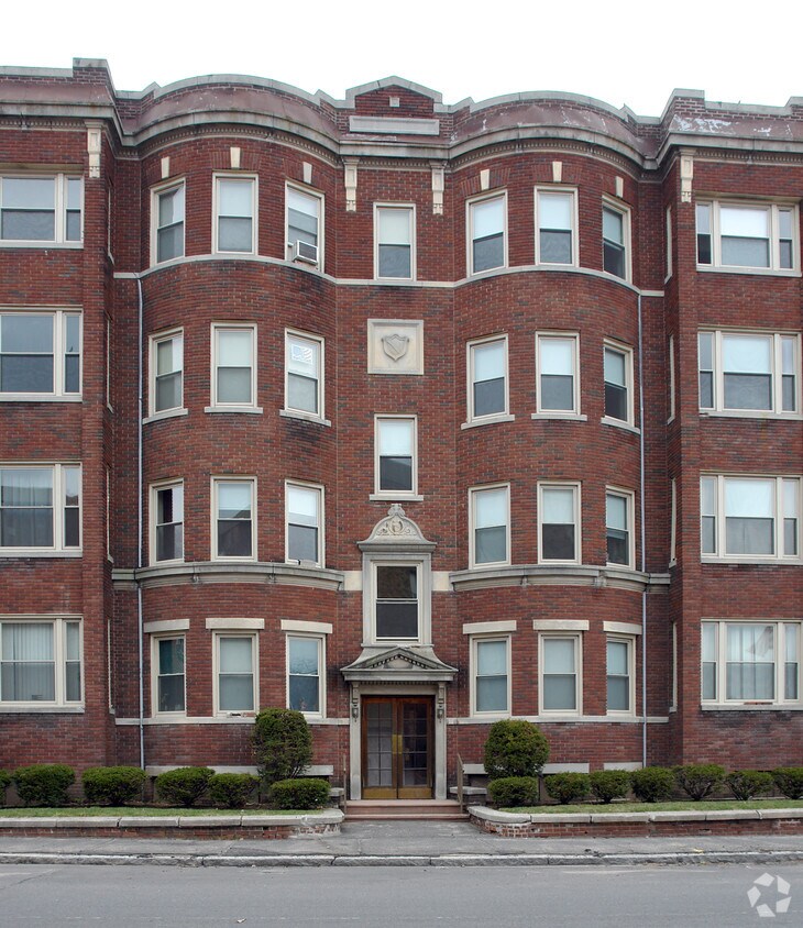 Building Photo - 577 Pleasant St