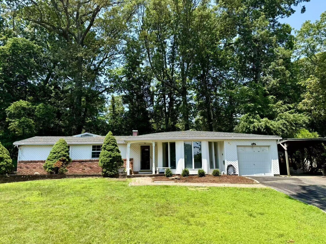 Foto principal - 90 University Heights Dr