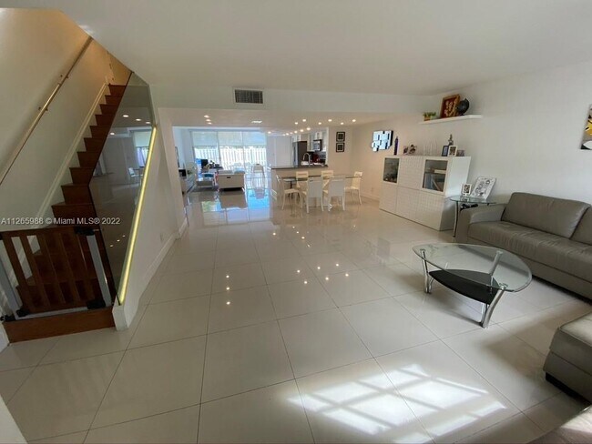 Foto del edificio - 916 NE 27th Ave