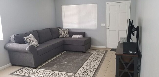 Foto del edificio - 4 br, 1 bath House - 1724 Monarch Lane