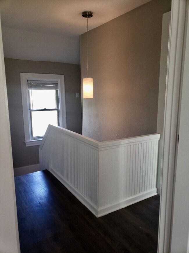 Foto del edificio - *** Bellevue * Lovely & Large 3 Bedroom House * Pet Friendly * Renovated & Spacious * Granite & S...