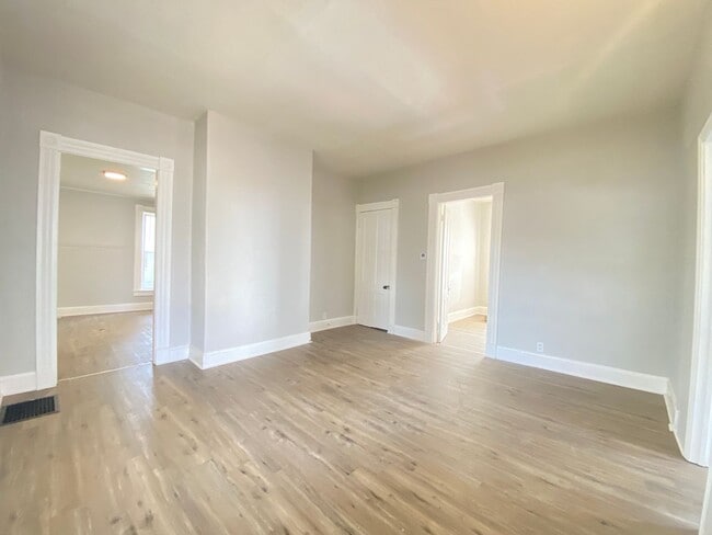 Building Photo - 323 Harrison St