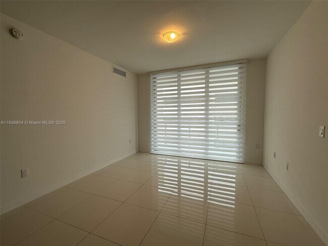 Foto del edificio - 7661 NW 107th Ave