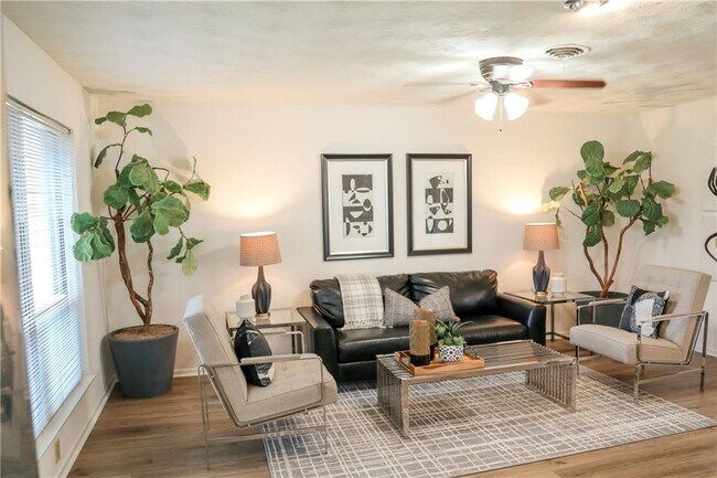 Foto del edificio - 8402 Stillwood Ln