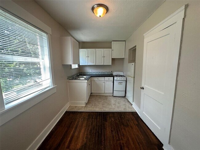 Building Photo - 3508 Mosley Ct