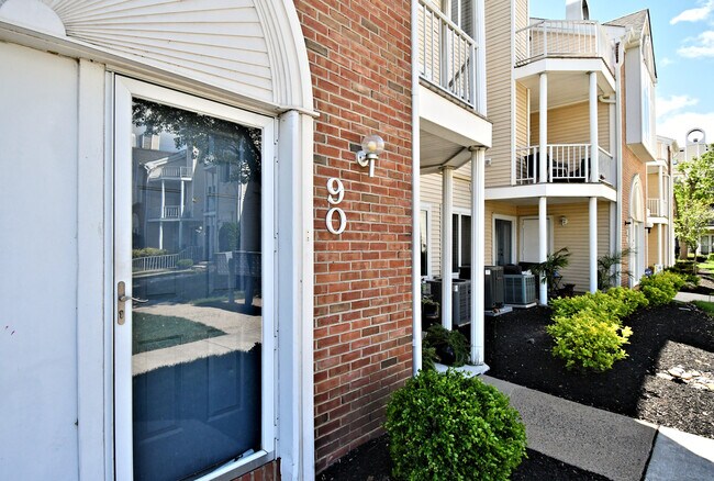 Foto del edificio - 90 Catherine Ct
