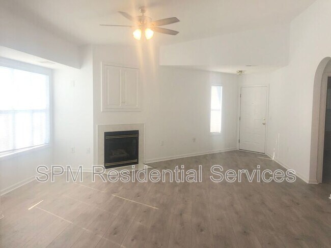 Foto del edificio - 4122 Breezewood Dr