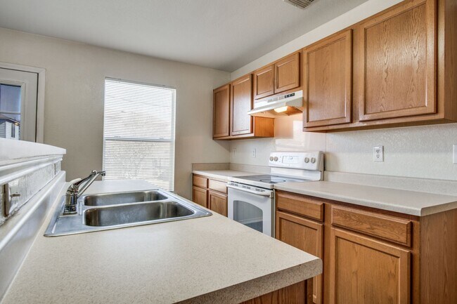 Foto del edificio - 3 Bedroom and 2.5 Bathroom home located in...