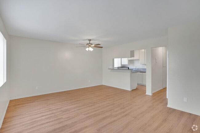 1 BR, 1 BA - 717 SF - Beachside Apartments