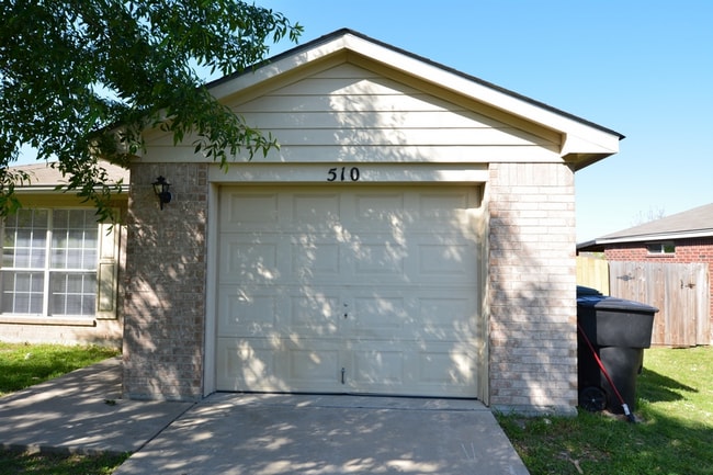 Building Photo - 510 E Nugent Ave