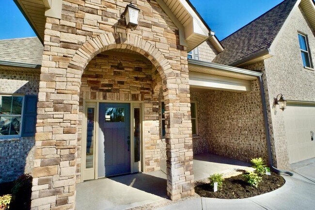 Foto del edificio - 433 Chimney Rock Dr