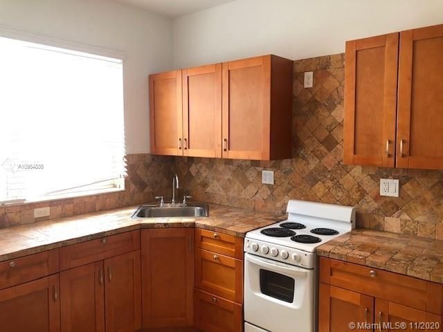 Building Photo - 6881 Bay Dr