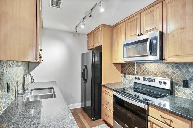 Foto del edificio - 1202 Pine Heights Dr NE