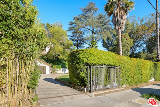 Primary Photo - 2200 Canyon Dr