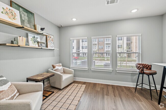 Sala del centro - Whispering Pointe Apartments