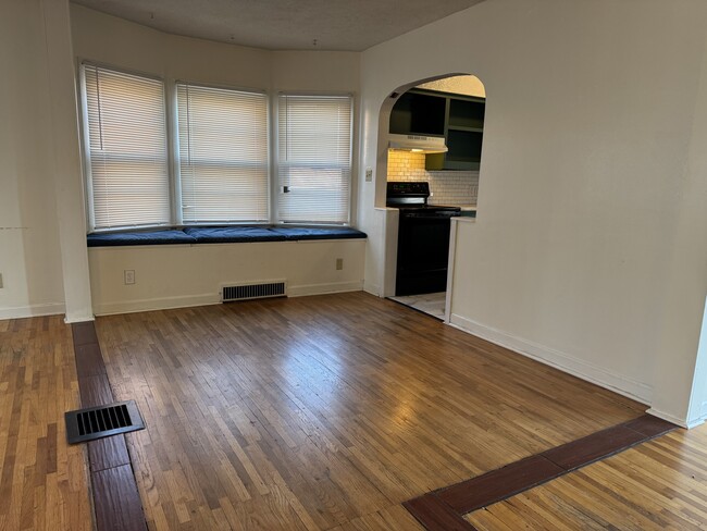 Building Photo - 1468 N Perry Ave