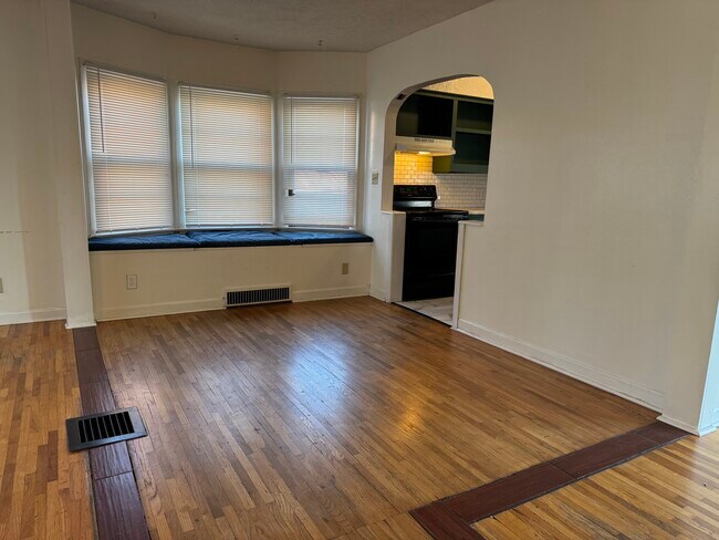 Foto del edificio - 1468 N Perry Ave