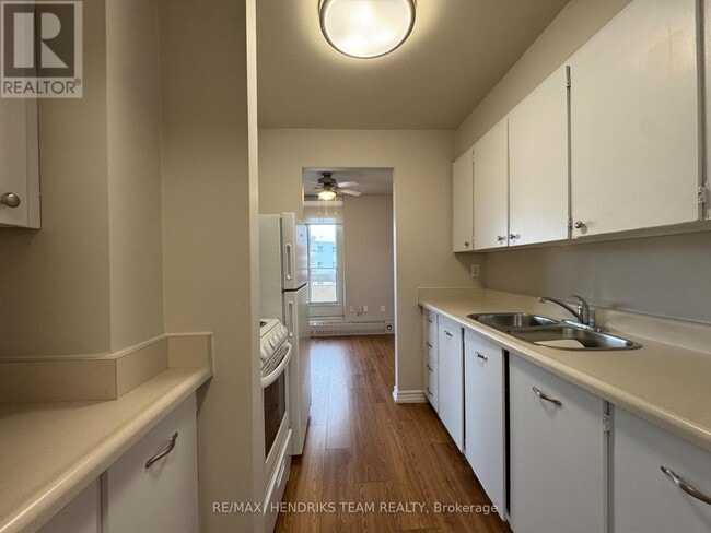 Building Photo - 158 Fitch St