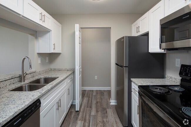 1BR, 1BA, 820 SF - Elevate 5050