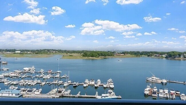 Foto del edificio - 200 Cove Way