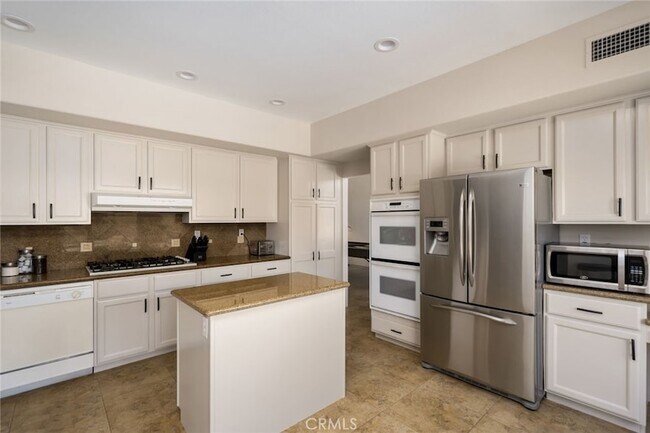 Building Photo - 48674 Acropolis St