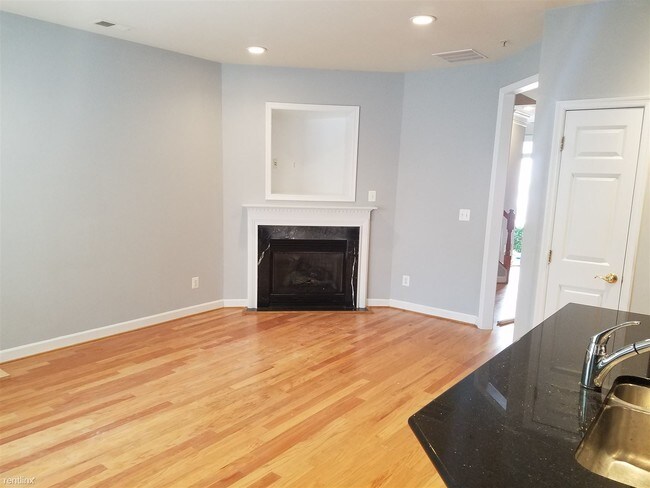 Building Photo - 410 Oak Knoll Ter