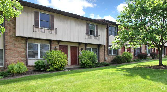 Hermosos jardines y las áreas comunes - Centennial Village Apartments and Townhomes