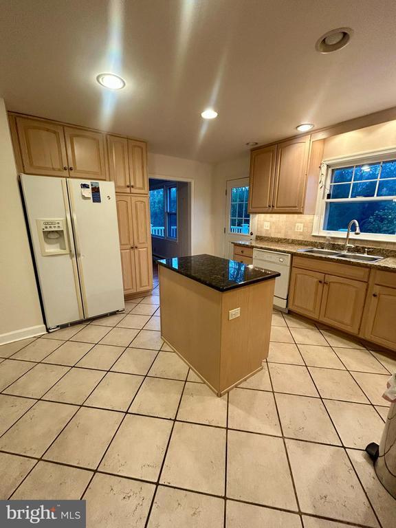 Building Photo - 1007 Jones Rd