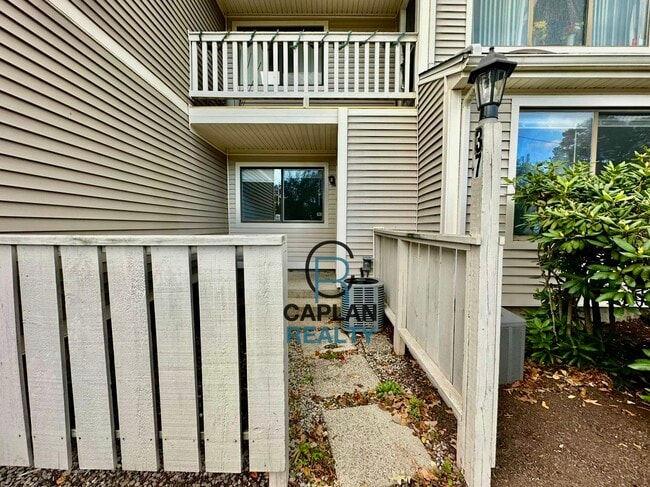 Building Photo - 470 Whalley Ave