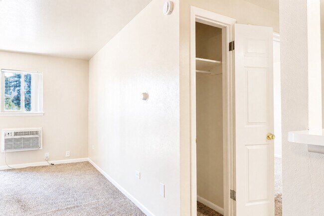 Building Photo - 1375 Everett Ct
